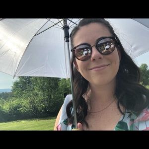 Meet your Posher, Emily